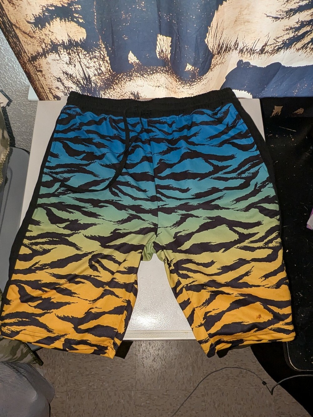 Men's Gradient Tiger-Print Athletic Shorts - Multicolor